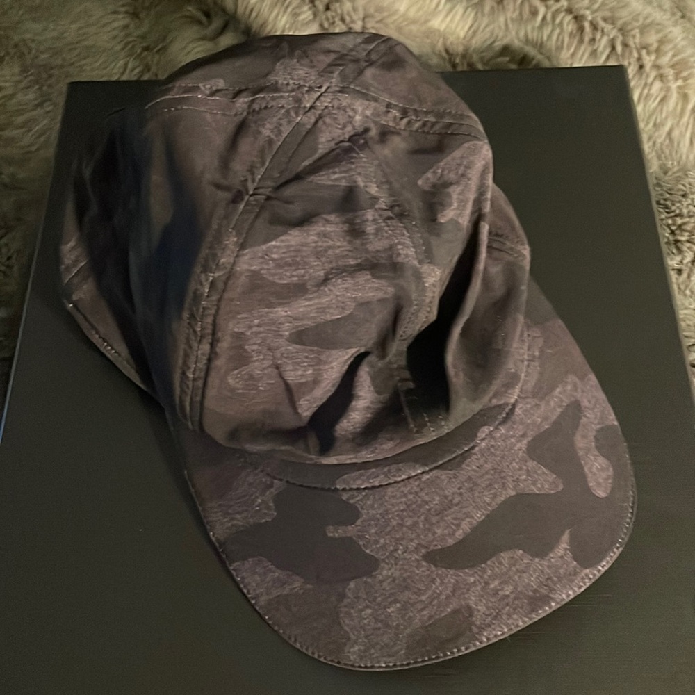 Lululemon Lightspeed RUN Hat. O/S. Black Camo never worn